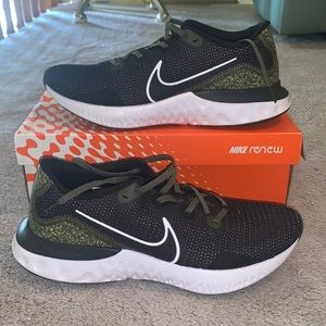 Brand New Sz 12 Nike Renew Mens Shoes